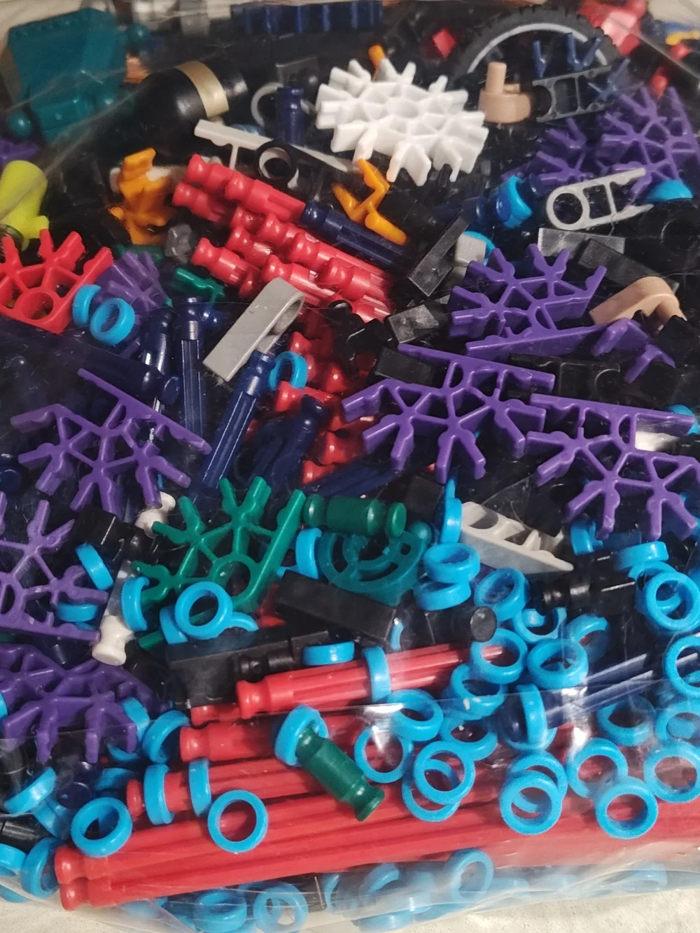 K’NEX Lot Knex Rods Connectors Wheels And vintage K'NEX Robot Figures
